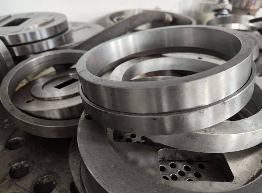 医用器械骨科植入物：高分子磨粒流复杂曲面